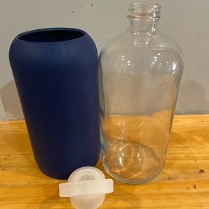 Bkr 1 liter water bottle in Fifth Ave